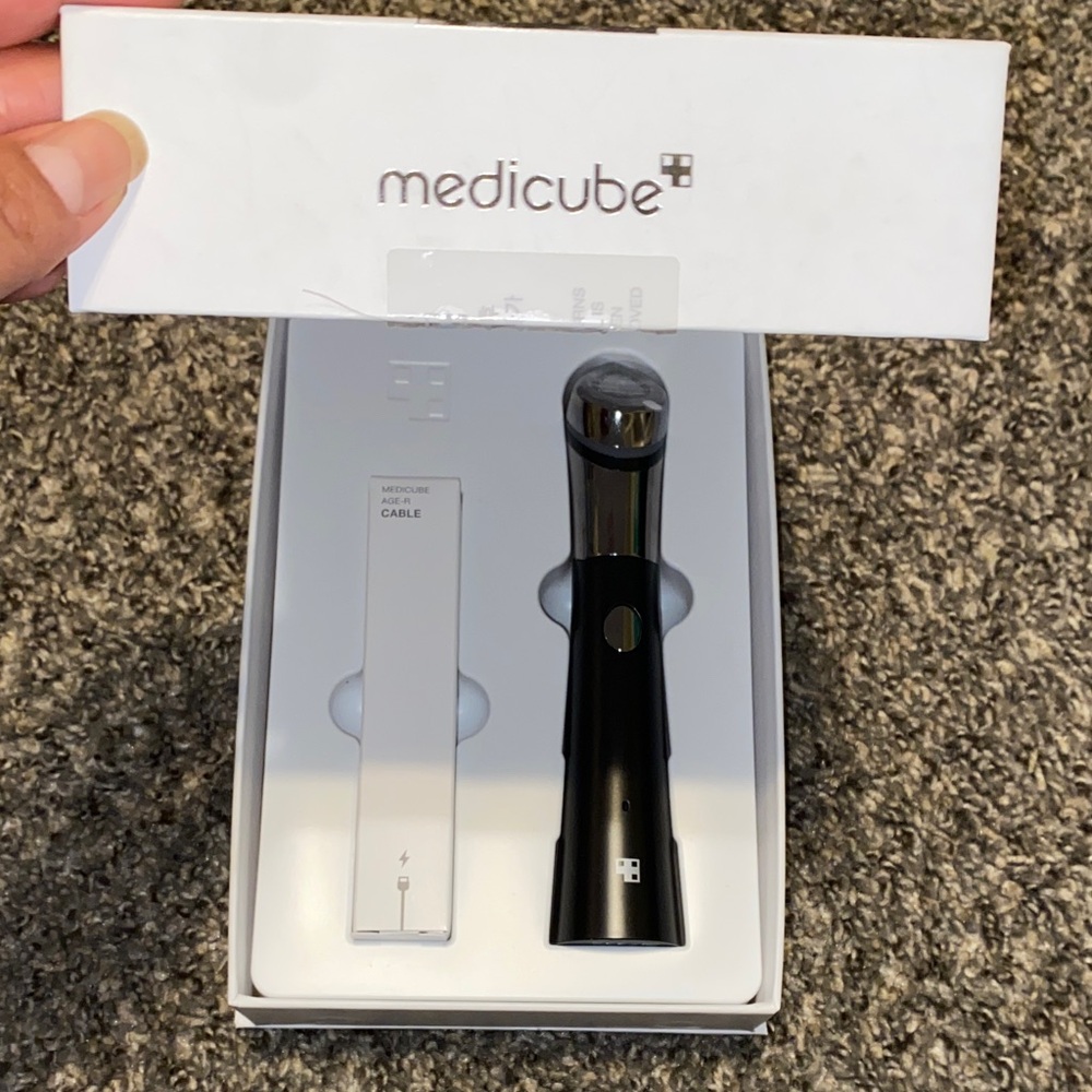 Medicube Black Skincare Tool
